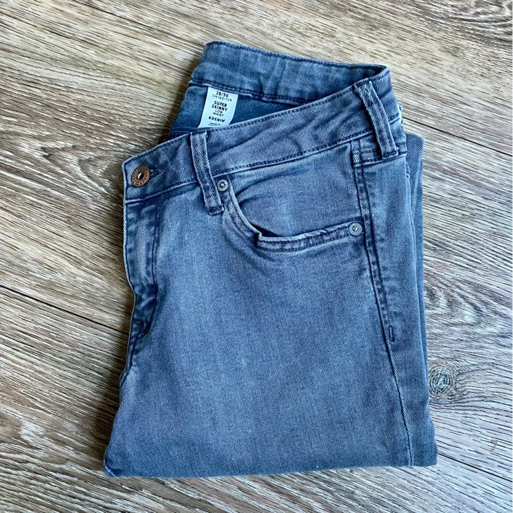 & Denim Super Skinny Low Waist Jeans Grey Size 28/30 - Picture 9 of 9